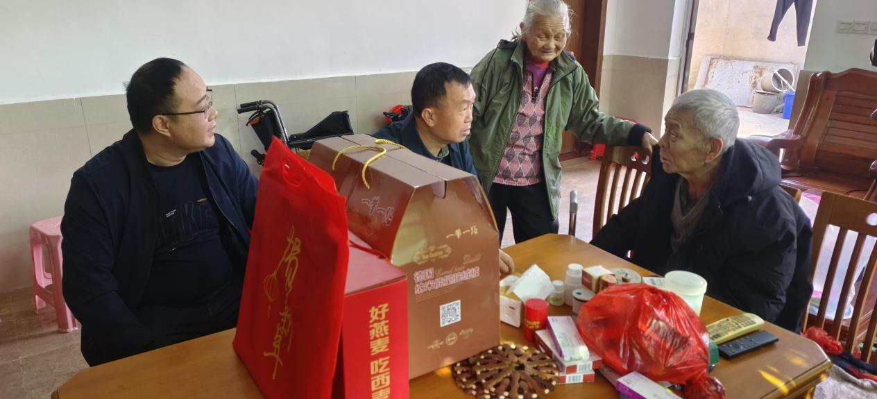 南宫28清远市退役军人服务中心举办“新春送暖致敬英雄——退役军人年货到家”志愿活(图2)