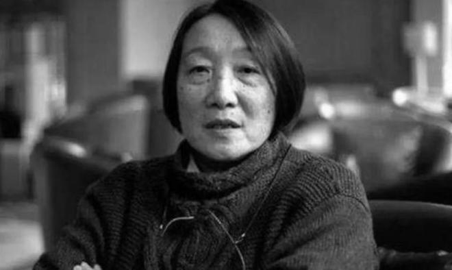 南宫NG·28(中国)官方网站王洪文死后没有入土安葬他的妻儿下场如何？长女拒绝入(图2)