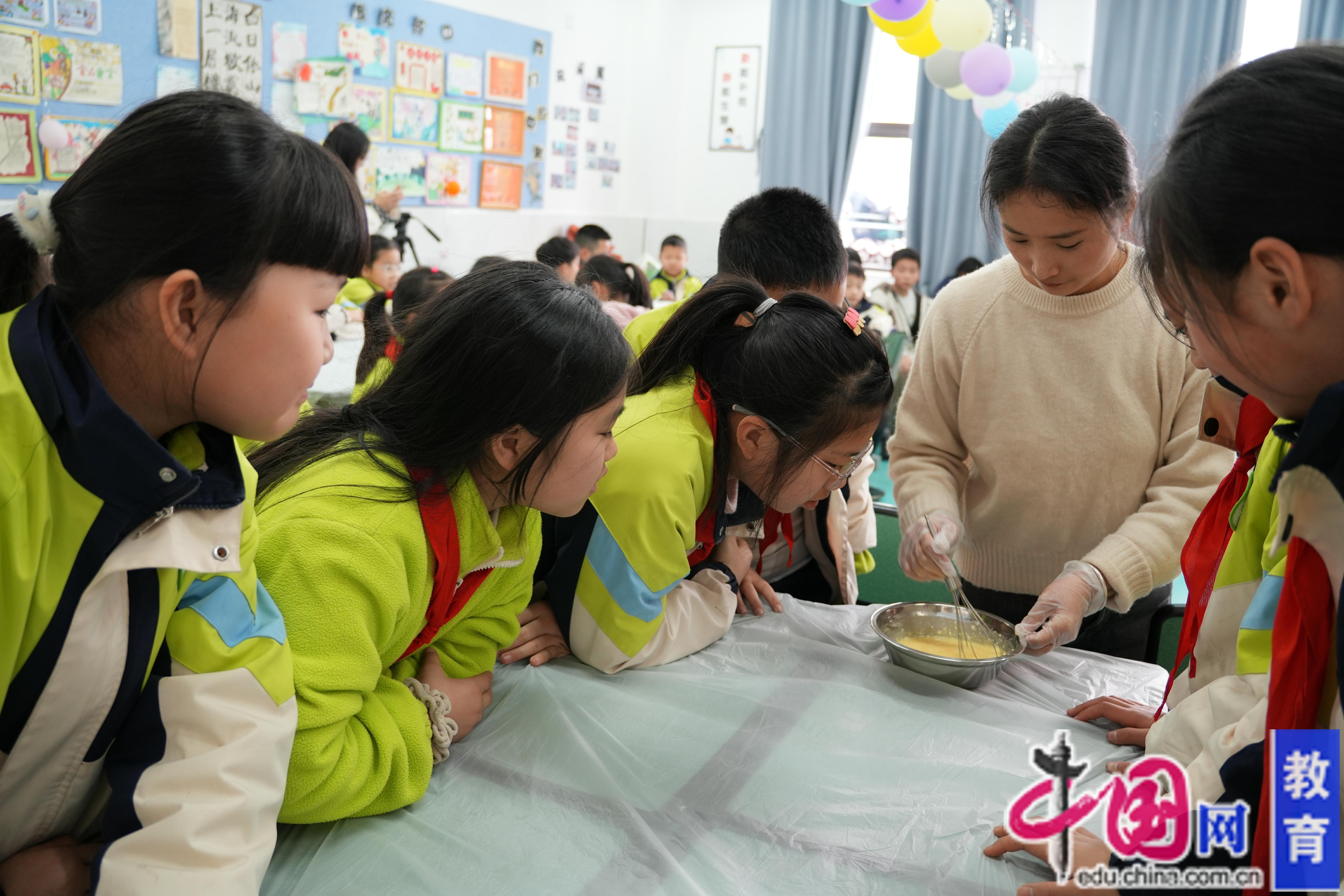 南宫28宜宾江安小坝小学开展“家长进课堂暨10岁成长礼”活动(图2)
