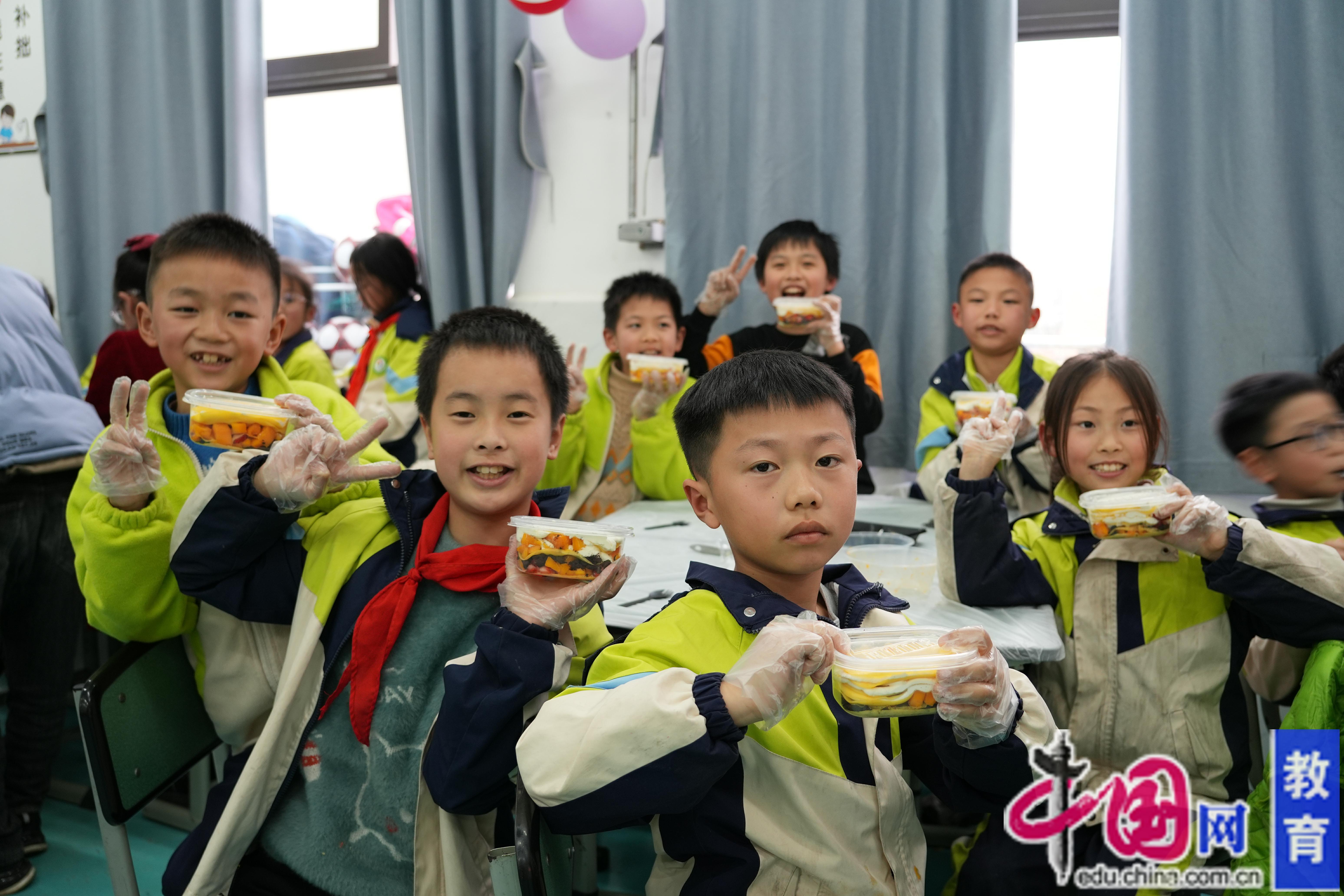南宫28宜宾江安小坝小学开展“家长进课堂暨10岁成长礼”活动(图3)